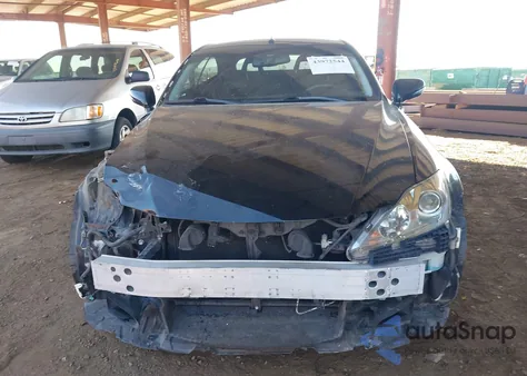 2010 Lexus Is 350C z USA, uszkodzony, nr VIN JTHFE2C27A2502898